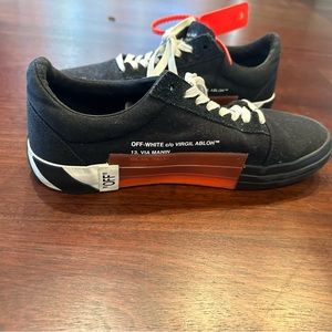 Off white sneakers with orange tag (canvas)